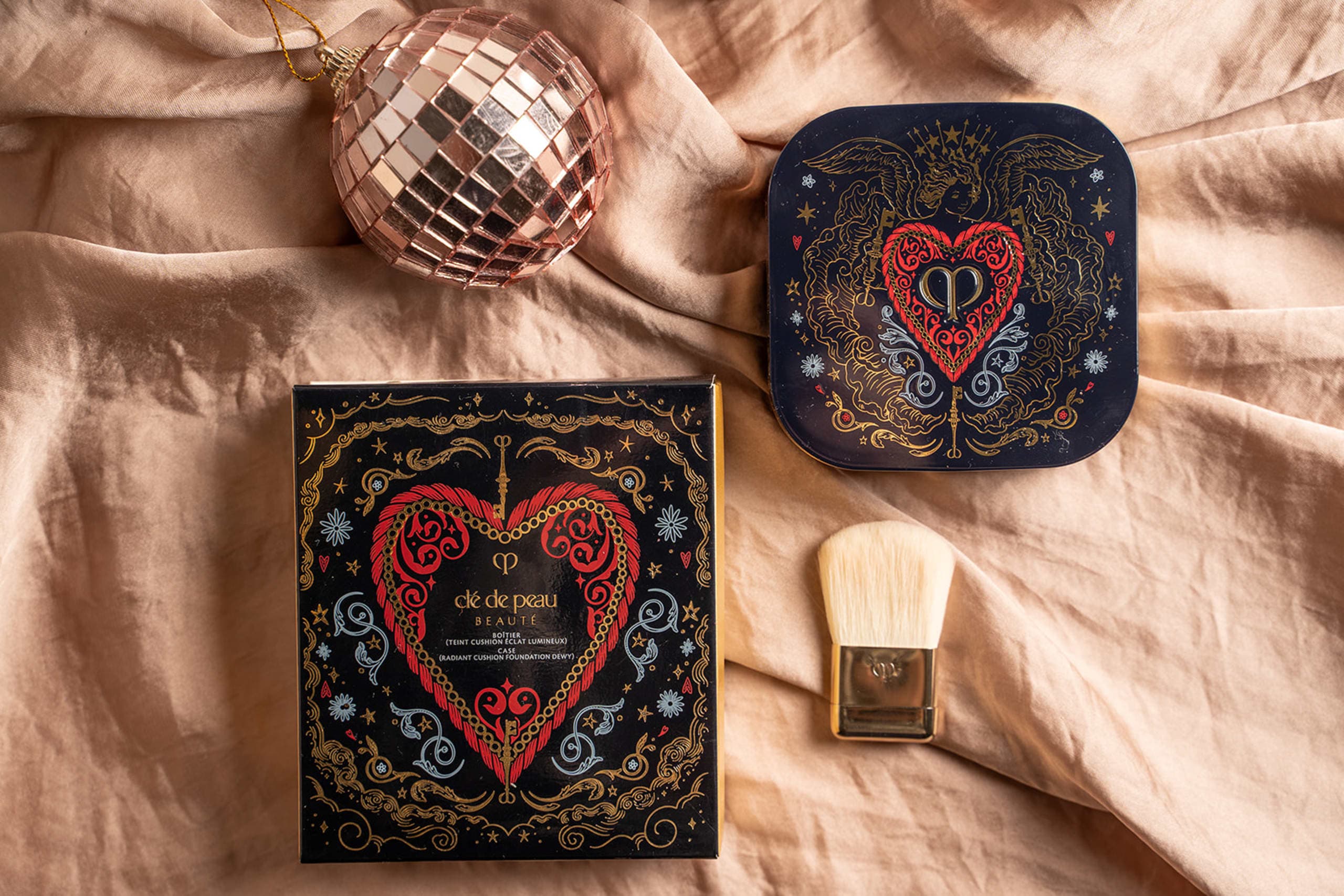 boîte en forme de cœur Majolica Majorca avec détail illustré et pinceau