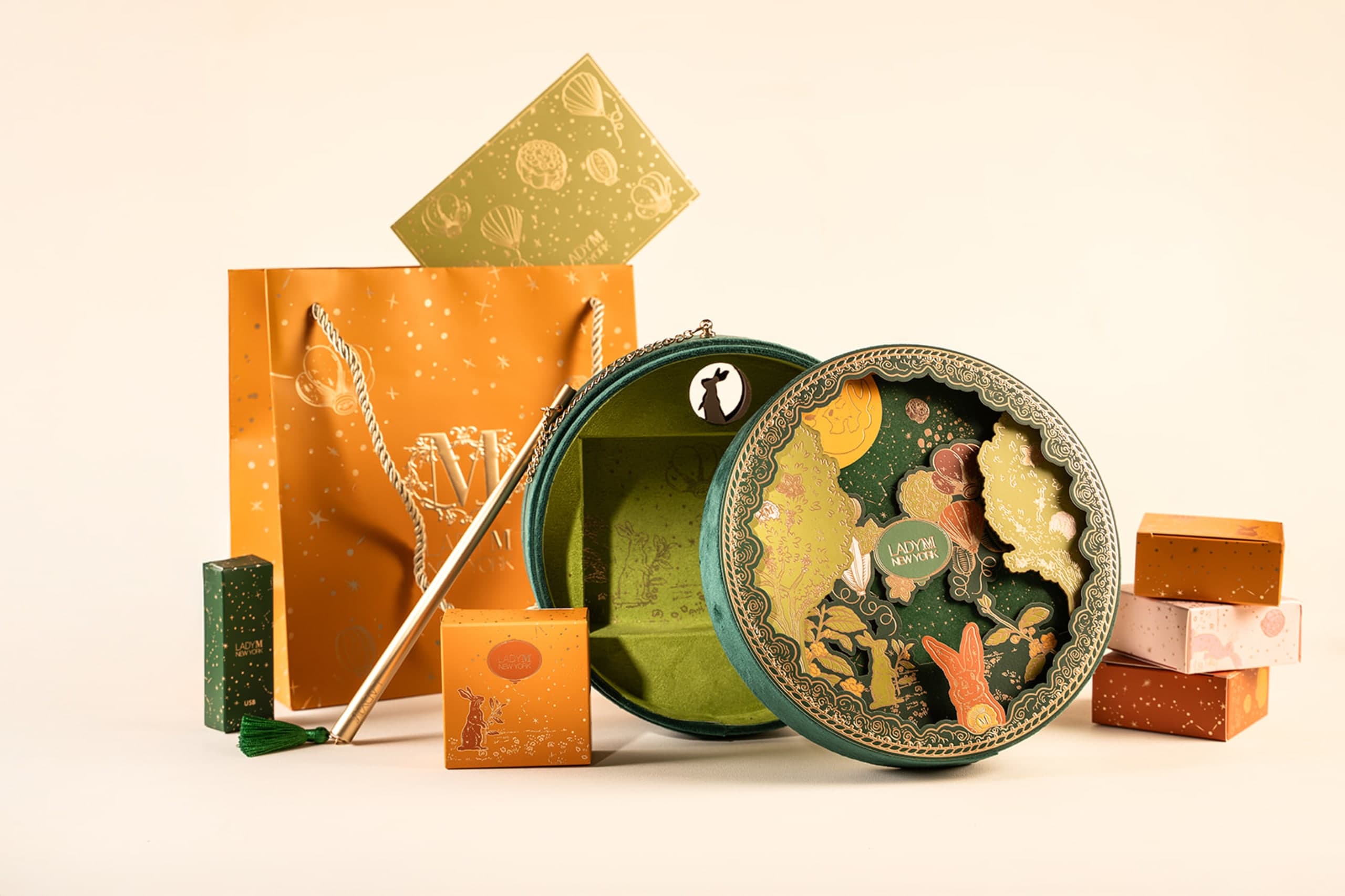 ensemble de packaging Lady M Mid-Autumn, double coffret illustré